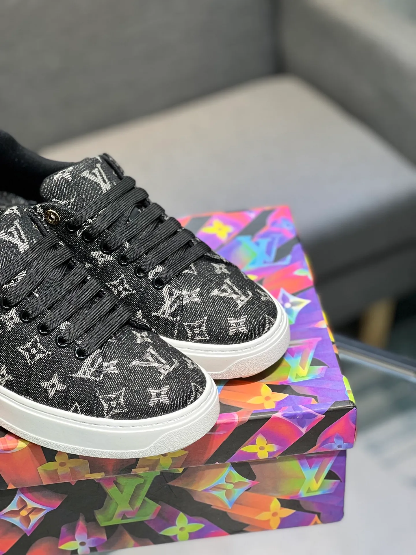 Men's Men's Shoes 💰540 LV Louis Vuitton. The latest fashionable casual shoes are popular in physical stores. The new spring and summer comfortable imported custom patent leather plus cowhide, cowhide mesh, and unique jacquard fabric element design. With sheepskin lining, Lv original base, [sun][sun] high-end packaging and high quality💪Details determine quality, welcome to compare🇮🇹Code number 38-44, 45 can be customized
